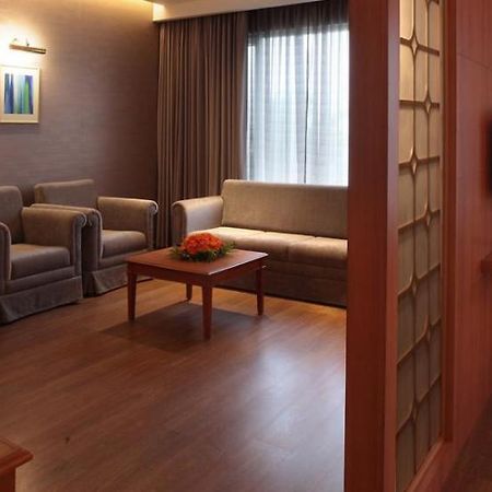 Monsoon Empress Kochi Hotell Exteriör bild