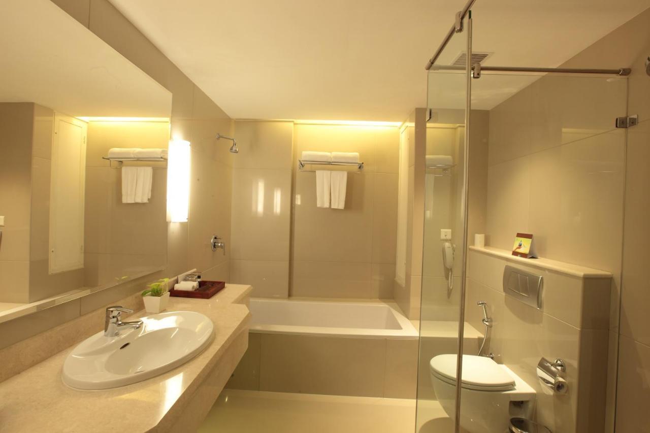 Monsoon Empress Kochi Hotell Exteriör bild